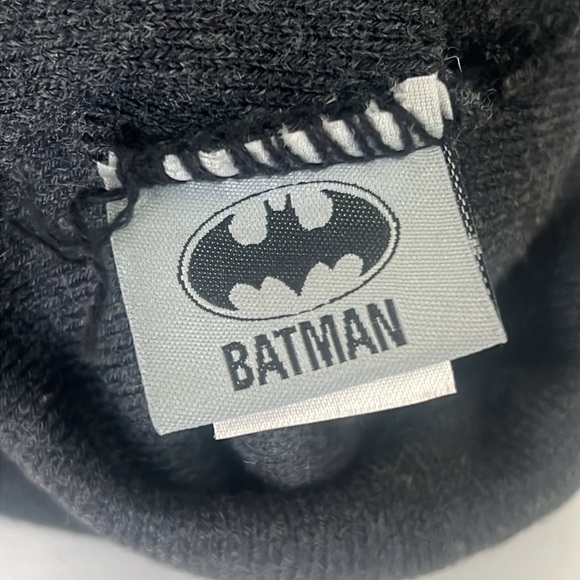 Batman Bundle -Hat, Slippers and Action Figure - Picture 4 of 11